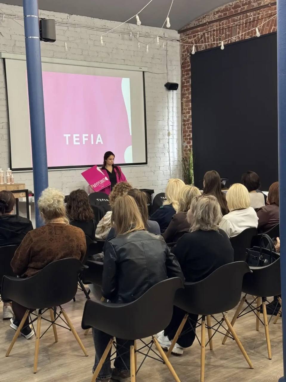 Любовь Николаева, технолог TEFIA, открывает семинар